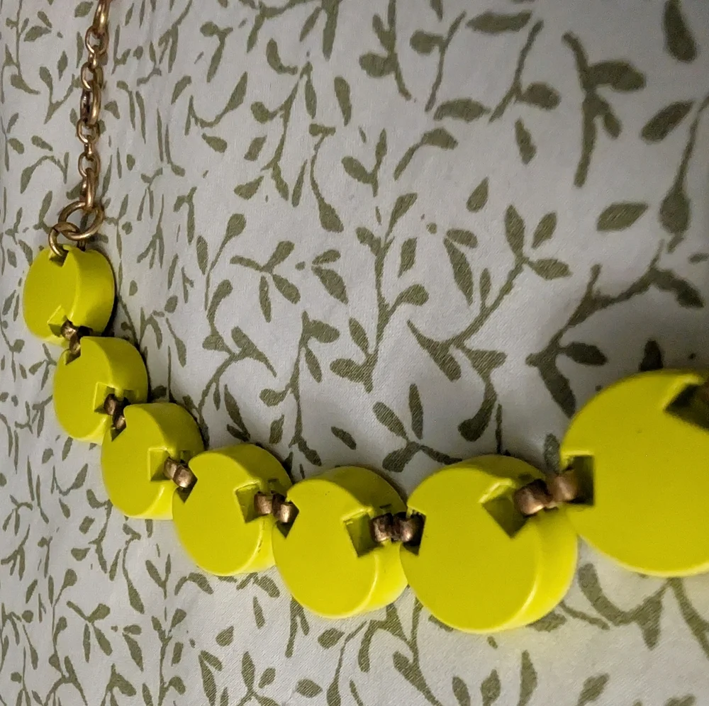 ⭐ RARE ⭐ Brûlée J.Crew Jumbo Neon Yellow  Necklace - Picture 5 of 6